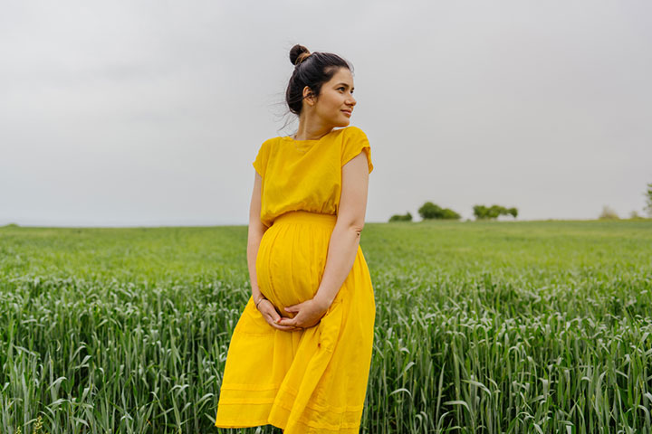 Wearing well-designed clothes during the pregnancy is trending