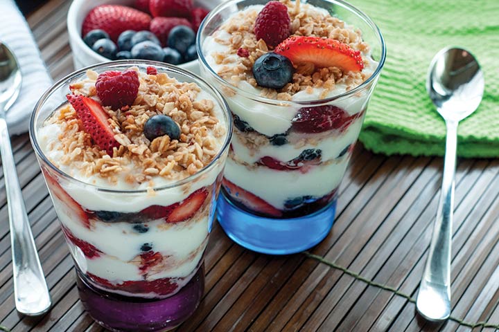 Berry yogurt parfait, healthy snack for pregnancy