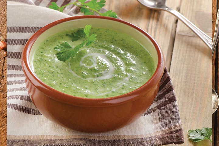 Spinach and baby corn soup, healthy snack for pregnancy