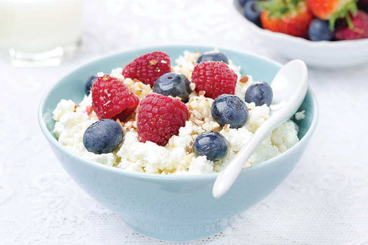 Cottage cheese with fresh fruit, healthy snack for pregnancy