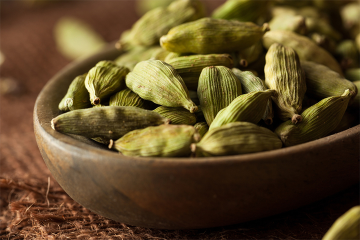 Chew cardamom seeds to cure bloating and flatulence naturally.