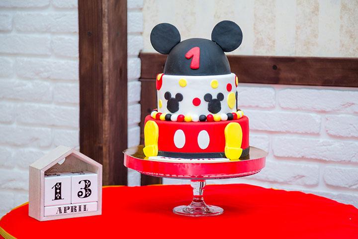 Mickey Mouse cake