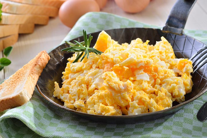 Scrambled eggs with breadcrumbs finger foods for toddlers