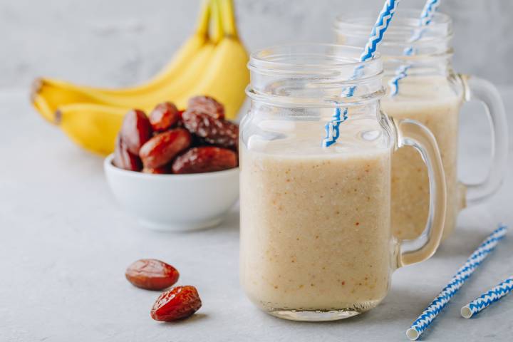 Dates And Fruit Smoothie