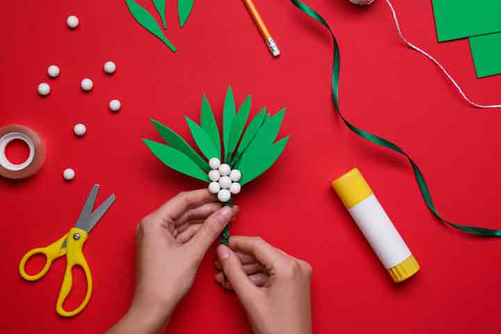 Felt mistletoe craft for kids