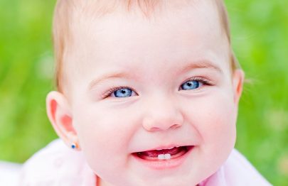 婴儿出牙：它的迹象是什么，如何缓解疼痛？