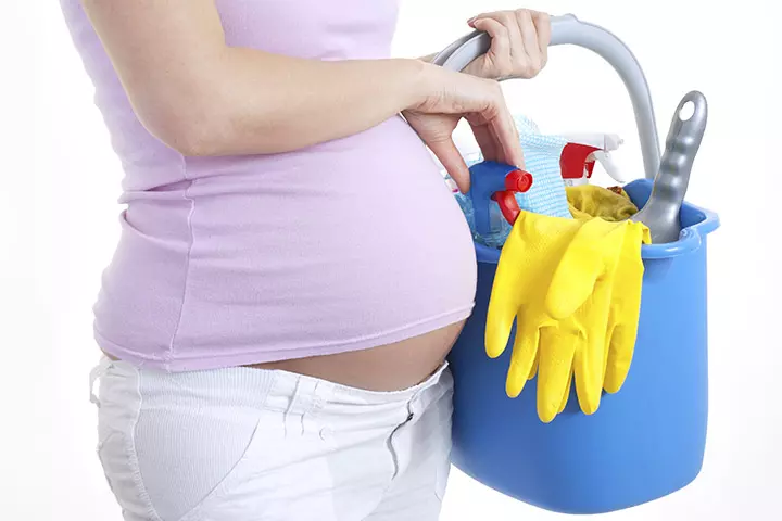 6 Helpful Precautions To Take While Cleaning During Pregnancy