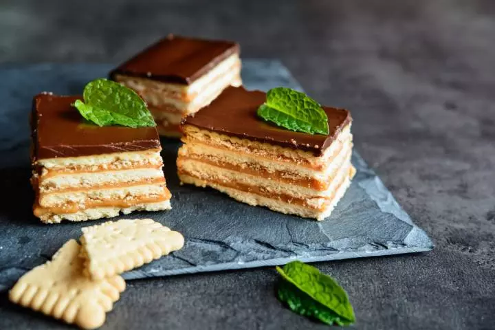 Biscuit cake