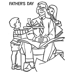 Daddy Receiving a Gift Coloring Page