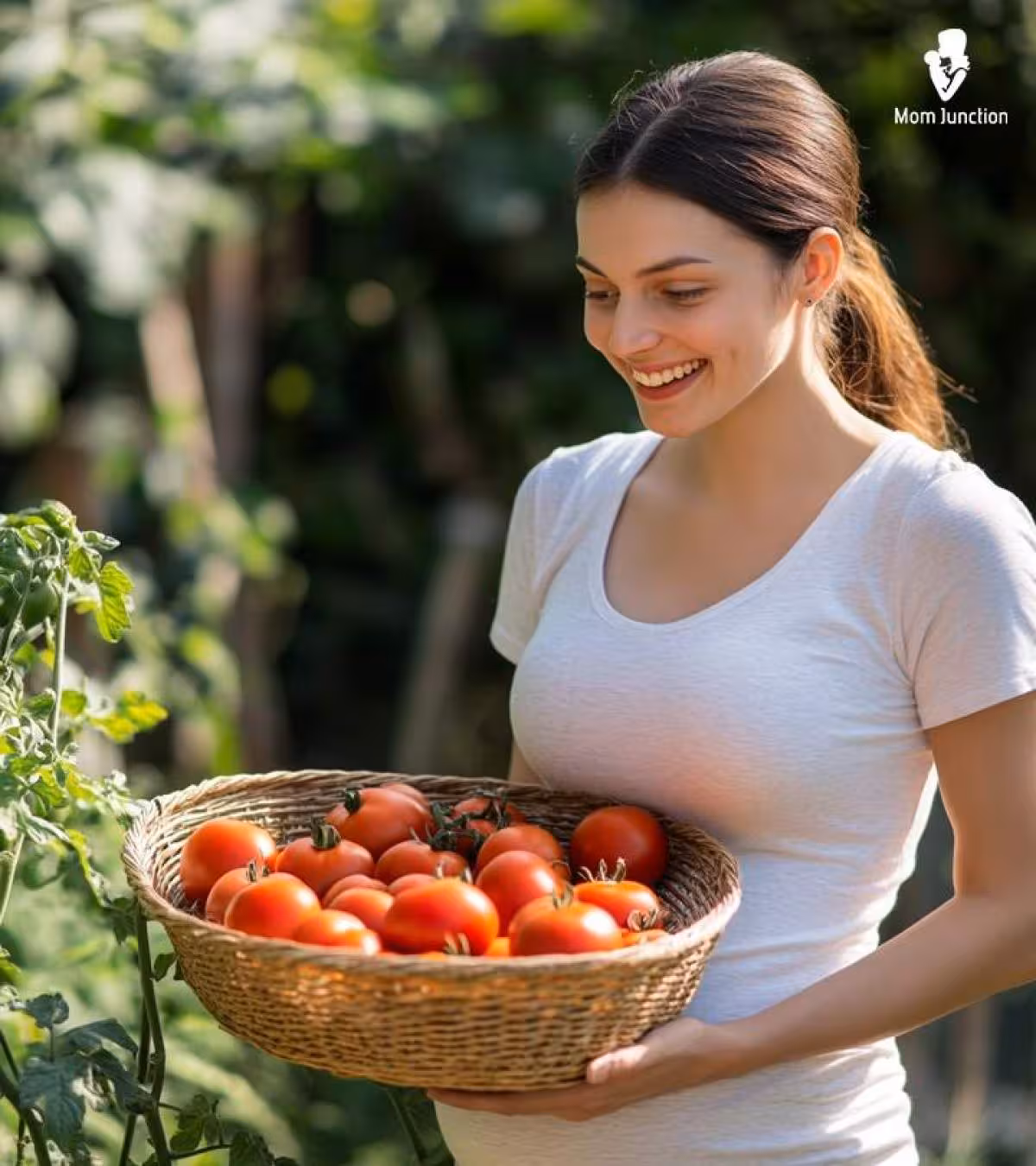 Tomatoes During Pregnancy: Possible Benefits And Risks