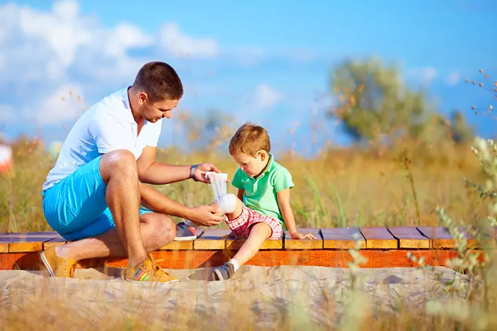 First aid for dog bites in children