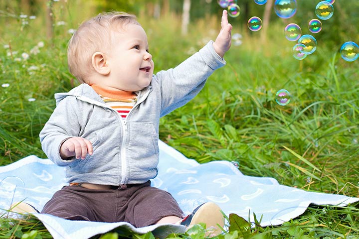 A fun activity with bubbles for 6-month-old baby