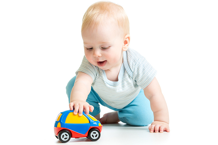 The moving toy activity for 6-month-old baby