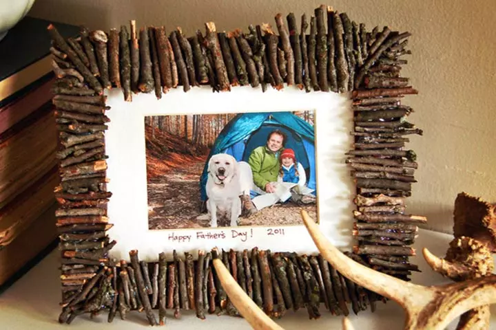 Twigs photo frame craft ideas for kids