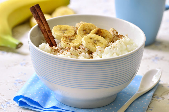 Banana and rice porridge as breakfast foods for babies