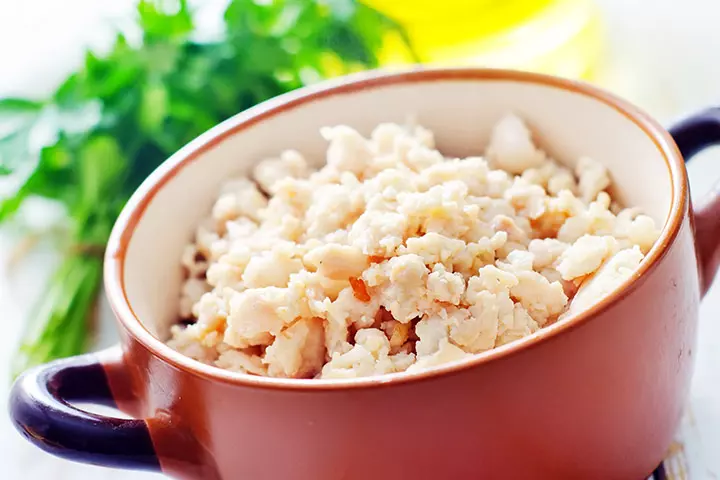 Boiled chicken chunks and mashed potatoes as breakfast foods for babies