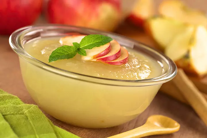 Fruit puree as breakfast foods for babies