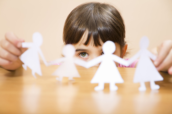 Paper dolls activity to develop gross motor skills in children