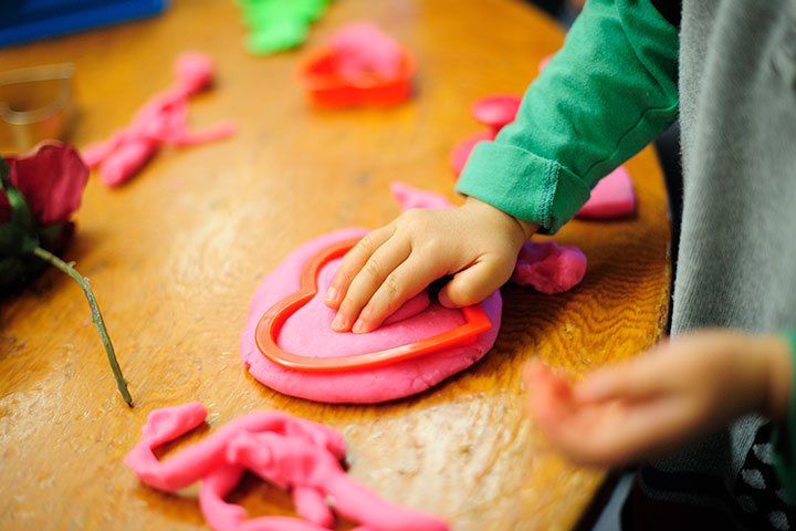 Simple play dough activities to develop gross motor skills in children