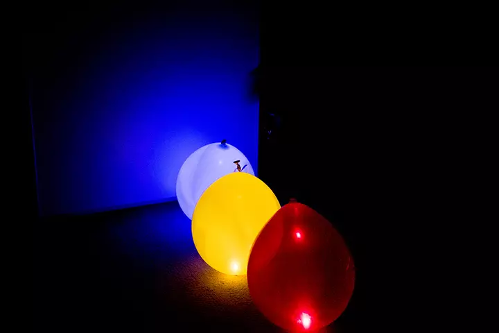 Glowing balloon games for kids