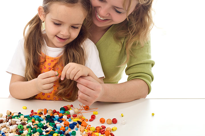 Make a necklace activity to develop gross motor skills in children
