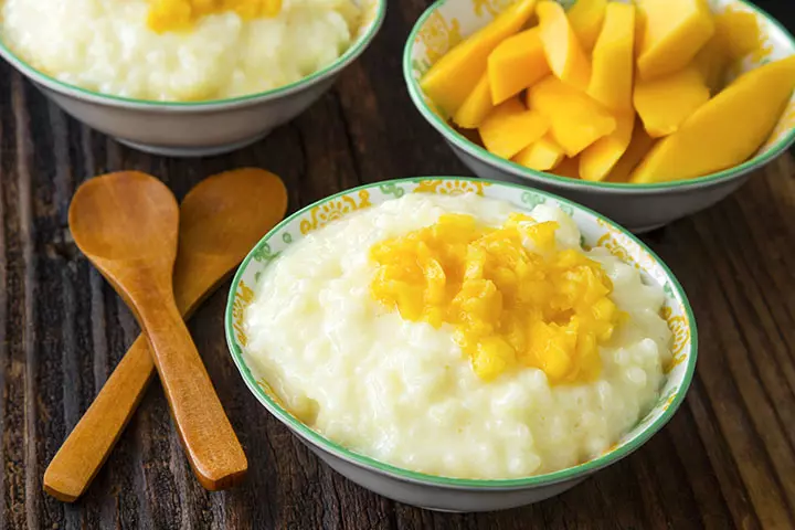 Mango and rice porridge as breakfast foods for babies