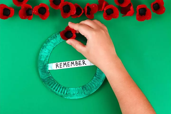 Poppy wreath craft