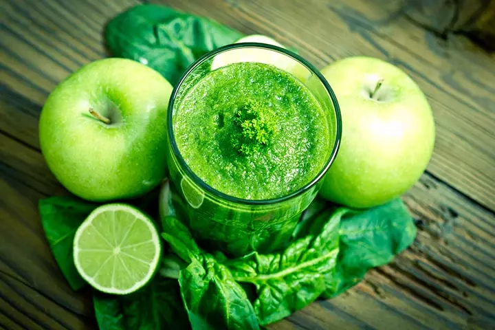 Spinach and apple smoothie for kids