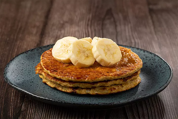 Split banana pancake is a healthy breakfast for babies