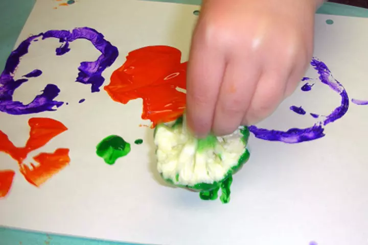 Broccoli stamps, vegetable paintings for kids