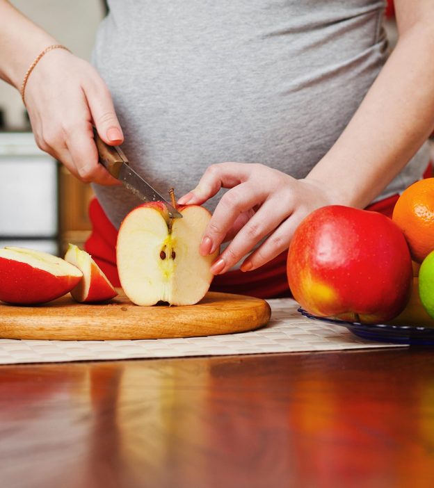 10 Health Benefits Of Eating Apples During Pregnancy