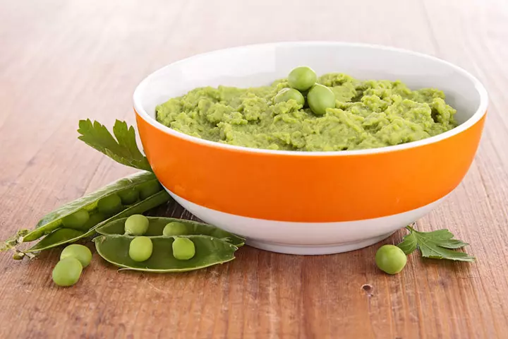 Pureed peas and green beans baby food