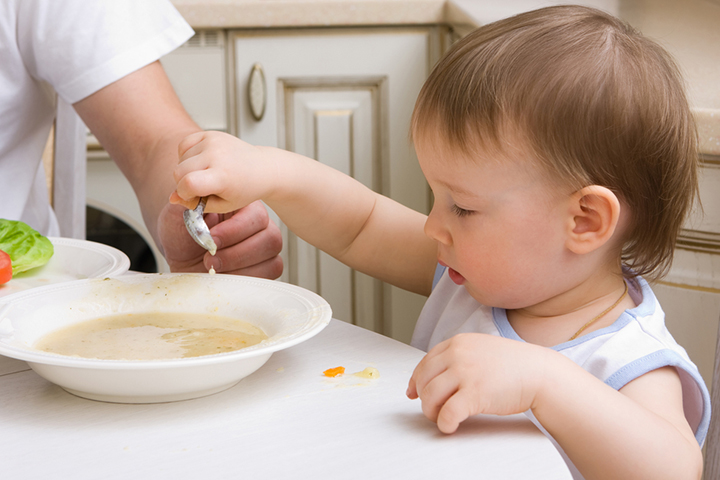 Switch to a liquid diet that is nourishing and keeps the baby hydrated.
