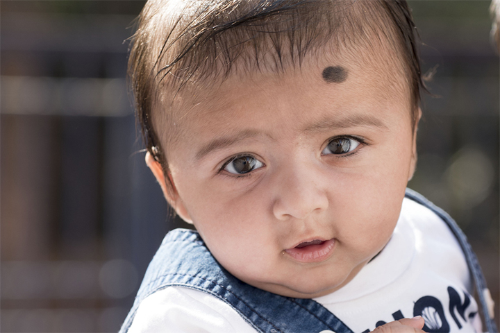 Apply kajal on the forehead of your baby