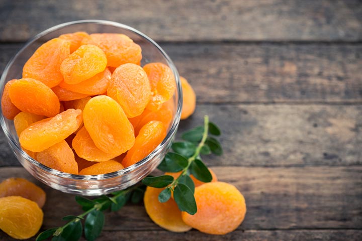 Consume dried apricots in moderation during pregnancy