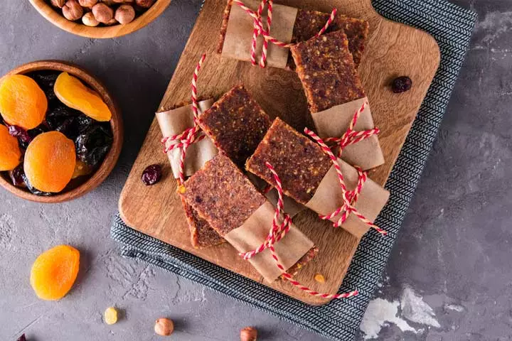 Dried fruit bar for babies