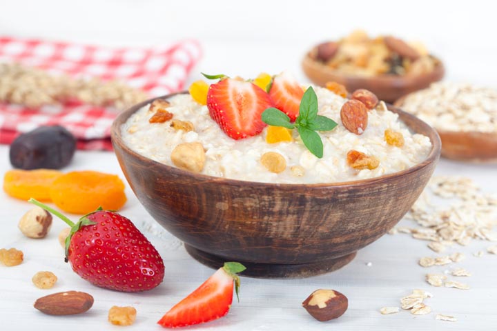 Oats and dried fruit porridge for babies