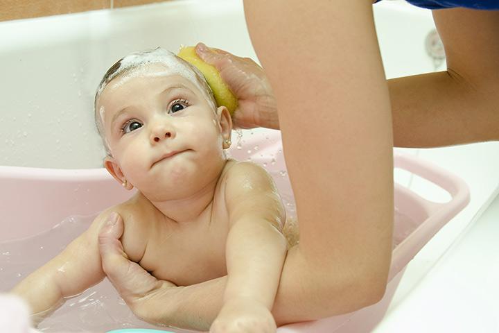 newborn sponge bath