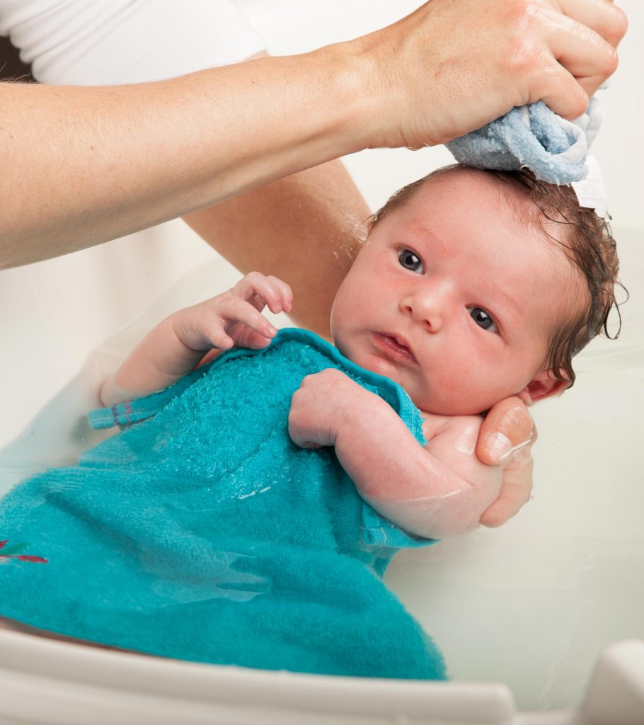 When And How Often Do You Start Giving Baby Bath At Night?