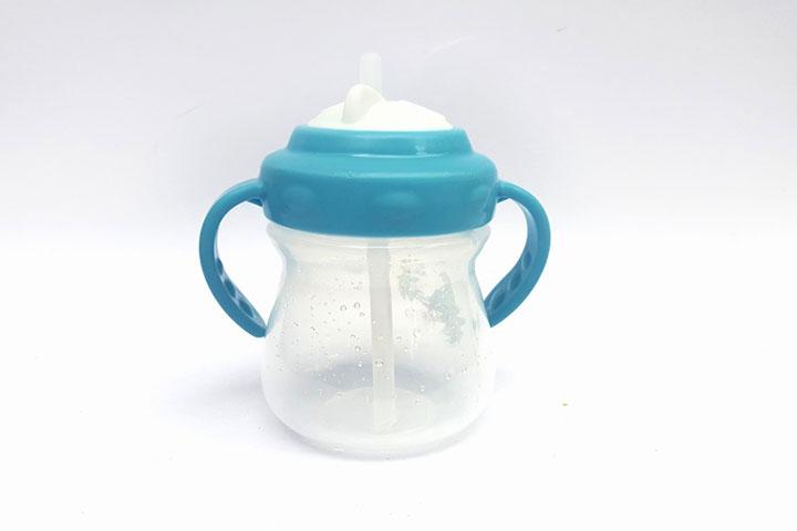 How To Choose The Right Feeding Bottle For Your Baby