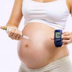A pregnant lady taking an insulin injection