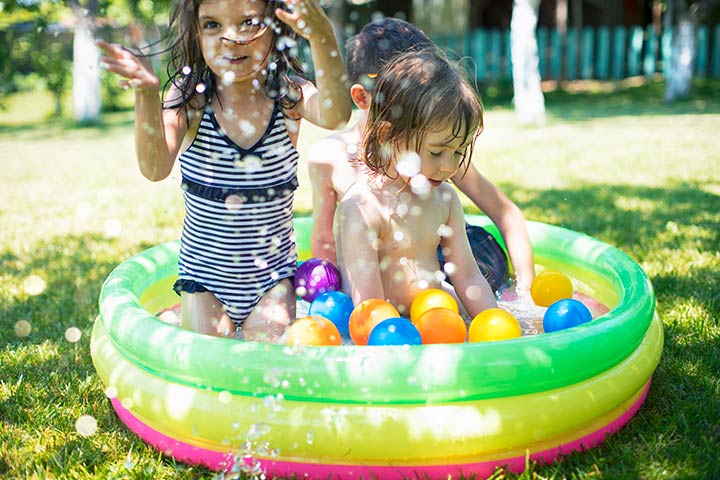 Balloons in the pool water games for kids