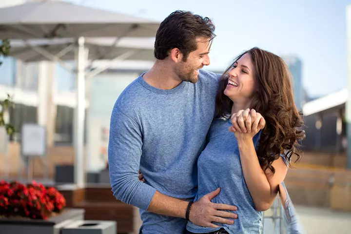 Family photo shoot, how to tell your husband that you are pregnant