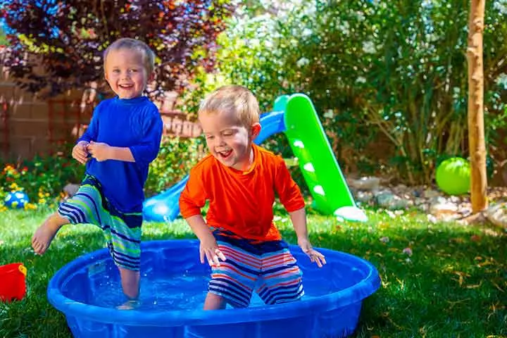 Frozen toe, water game for kids