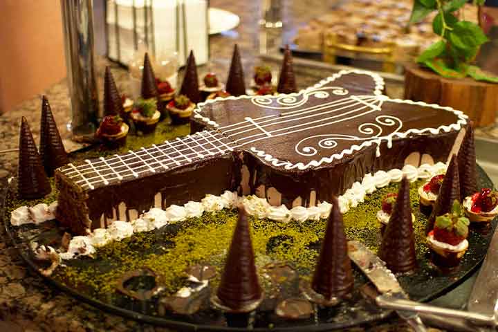 Guitar cake, teen birthday cake ideas