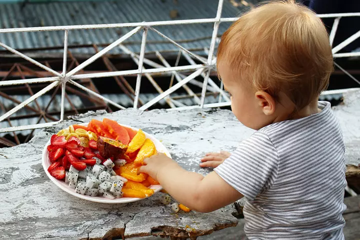 Papaya has folate that supports the growth and development of babies