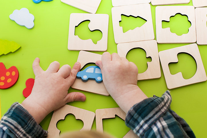 Matching the shapes, shape-learning game for kids