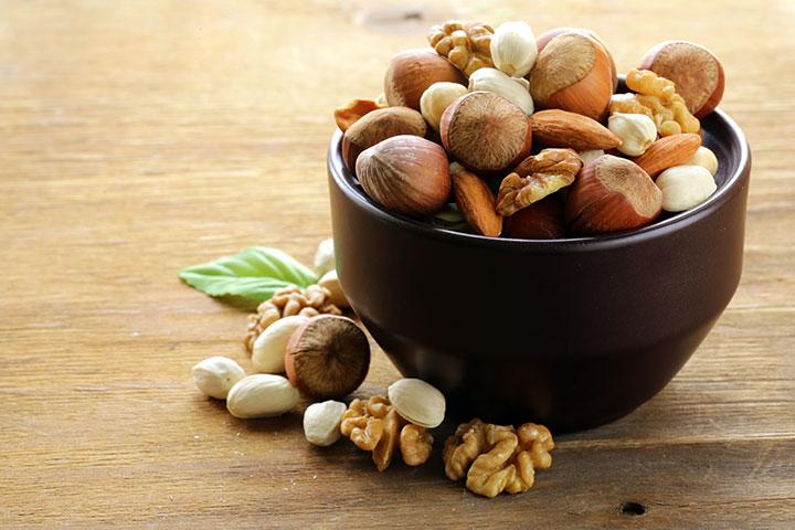 is-eating-nuts-while-breastfeeding-safe