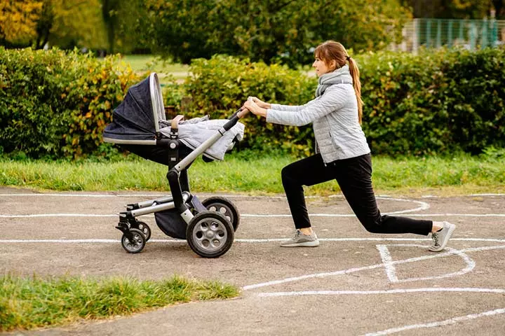 Stoller lunges with baby