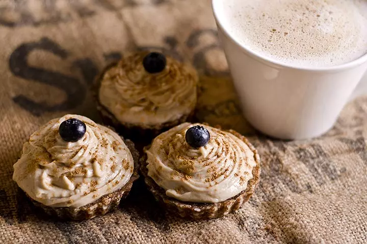 Quick vegan vanilla cupcake recipe for kids with almond milk